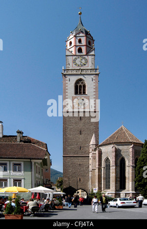 Pfarrei Kirche von Meran. Stockfoto