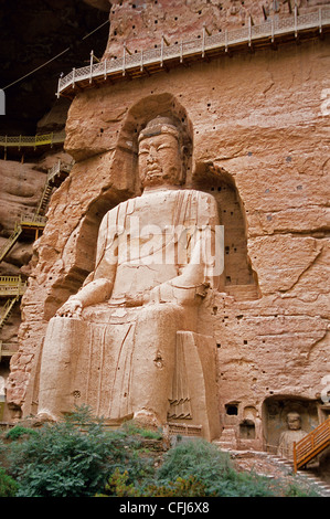 27 Meter hohe Maitreya Buddha an Bingling Si Höhlen, Gansu, China Stockfoto
