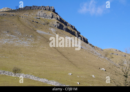 zerklüftete Hügel an einem schönen Februar Malham Stockfoto