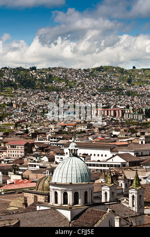 Blick über die Dächer von Quito, Ecuador Stockfoto