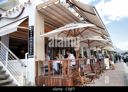 Zen Zero Restaurant auf Camps Bay Promenade in Kapstadt Stockfoto