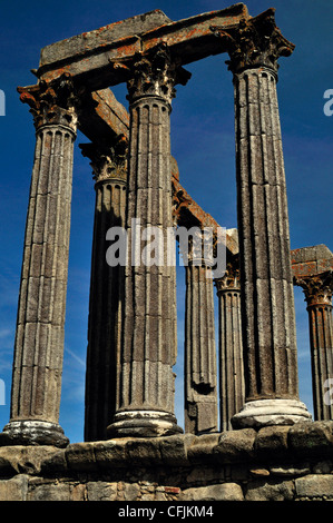 Portugal, Alentejo: Blick in den römischen Tempel von der historischen Stadt Évora Stockfoto