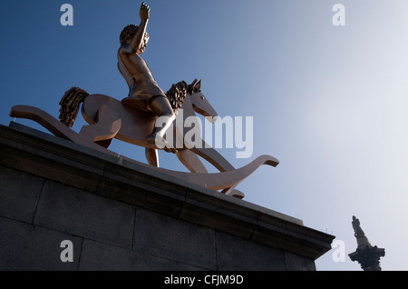 Machtlos Strukturen, Abb. 101 von Elmgreen & Dragset auf vierten Sockel in Trafalgar Sq, London Stockfoto