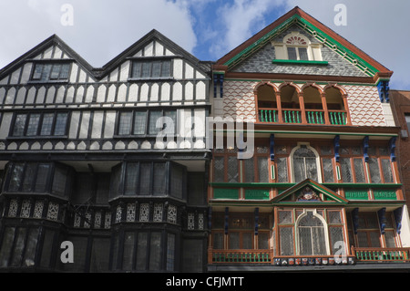 Fachwerkhaus und verzierte Gebäude auf der High Street, Exeter, Devon, England, Vereinigtes Königreich, Europa Stockfoto