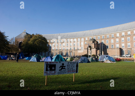 Bristol anti-kapitalistischen Lager am College Green zu besetzen Stockfoto