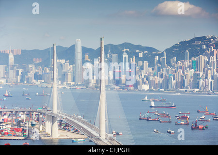 Ansicht von Stonecutters Bridge und Hong Kong Island von Tsing Yi, Hong Kong, China, Asien Stockfoto