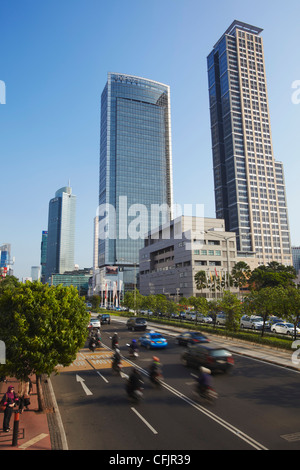 Verkehr bewegt entlang der Jalan Thamsin, Jakarta, Java, Indonesien, Südostasien, Asien Stockfoto