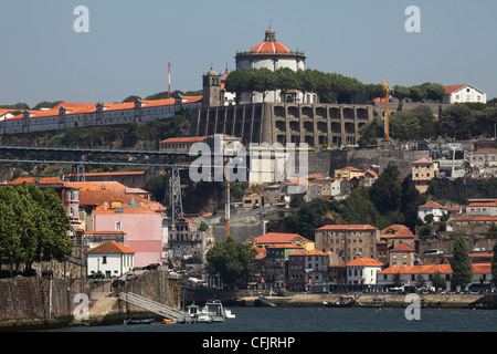 Mosteiro da Serra do Pilar über den Fluss Douro, mit Blick auf Porto und Vila Nova De Gaia, Douro, Portugal, Europa Stockfoto