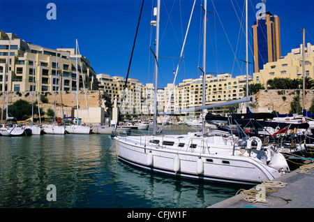 Portomaso Marina mit exklusiven Ferienwohnungen, Paceville, St. Julians, Malta, Mittelmeer, Europa Stockfoto