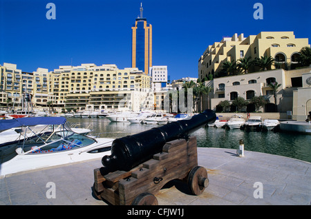 Portomaso Marina mit exklusiven Ferienwohnungen, Paceville, St. Julians, Malta, Mittelmeer, Europa Stockfoto