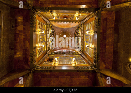 Details zu den Palau Güell ist ein Herrenhaus, entworfen von dem katalanischen Architekten Antoni Gaudi für Industriemagnat Eusebi Güell. Stockfoto