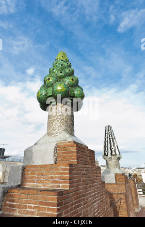 Details zu den Palau Güell ist ein Herrenhaus, entworfen von dem katalanischen Architekten Antoni Gaudi für Industriemagnat Eusebi Güell. Stockfoto