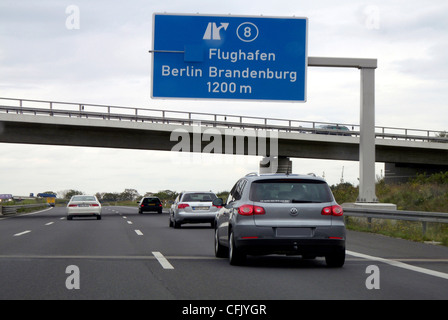 Autobahn vor den Schoenefelder Kreuz in Richtung Flughafen BBI in Schönefeld. Stockfoto