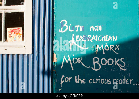 Ein zweiter Hand Buchladen in Broadford, Isle Of Skye, Schottland, Großbritannien. Stockfoto