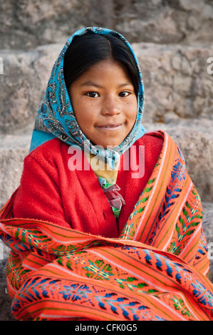 Alicia, ein junges Tarahumara indische Mädchen im Dorf Barrancas im Copper Canyon, Mexiko. Stockfoto