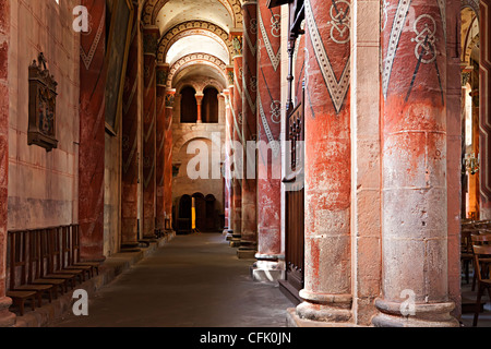 DieAbbatiale Romane Saint-Austremoine dekoriert Kirche, Issoire, Puy-de-Dome, Auvergne, Frankreich Stockfoto
