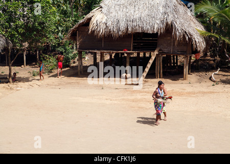 Embera indischen Haus im Dorf der Embera Puru, der Chagres National Park, Panama Stockfoto