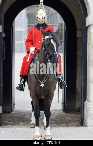 Die Household Cavalry Wachposten auf Horse Guards Parade in Whitehall, London Stockfoto