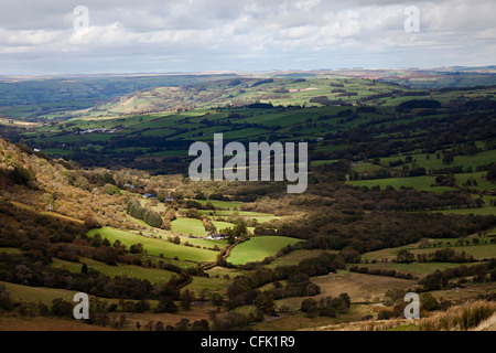 Haus in Ackerland in der Nähe von Sennybridge, die schwarzen Berge, Brecon Beacons National Park, Wales, UK Stockfoto