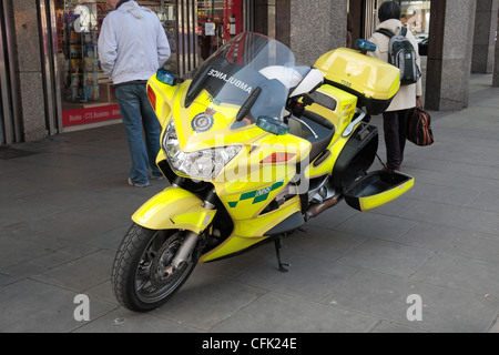 Ein London Ambulance Service Sanitäter Motorrad, London, UK. Stockfoto