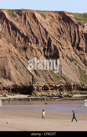 Filey Brigg, Carr Naze, bröckelt Clay Klippen mit Erdrutschen und Erdrutsche Stockfoto