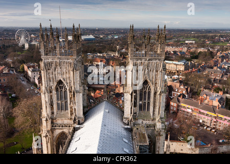 Den Blick Richtung Norden vom zentralen Turm von York Minster (275 Schritte abgeschlossen 1250 n. Chr.) Stockfoto