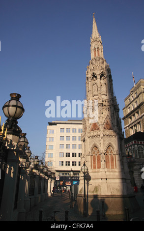 Eleanor Cross von Charing Cross Hotel und Bahn-Station-London Stockfoto