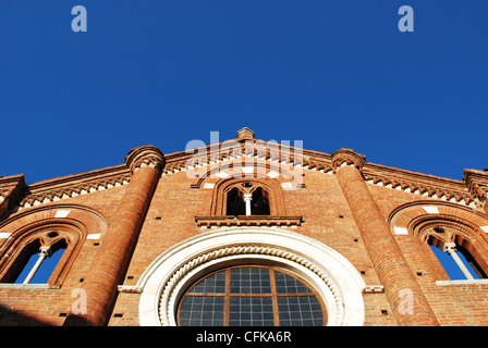 Viboldone Abtei Fassade am blauen Himmel, San Giuliano Milanese, Mailand, Italien Stockfoto