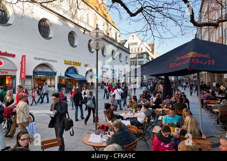 Blick auf die Fußgängerzone in der Innenstadt von München, Bayern, Deutschland, Europa Stockfoto