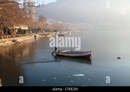 Boot in den See Stockfoto