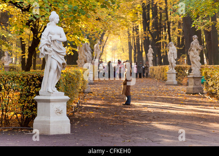 Die Hauptallee des Sommergarten in St.Petersburg, Russland Stockfoto