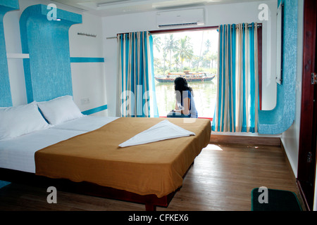 Schlafzimmer in einem Hausboot, Kerala, Indien Stockfoto