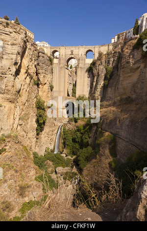 Die El Tajo-Schlucht und die Brücke Puente Nuevo in Ronda Andalusien, Spanien Stockfoto