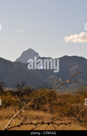 Eine Wasserstation durch Humane Grenzen liefert Wasser für papierlose Überquerung der Sonoran Wüste, Arizona, USA. Stockfoto