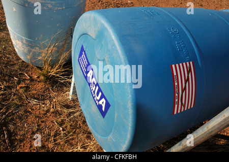 Eine Wasserstation durch Humane Grenzen liefert Wasser für papierlose Überquerung der Sonoran Wüste, Arizona, USA. Stockfoto