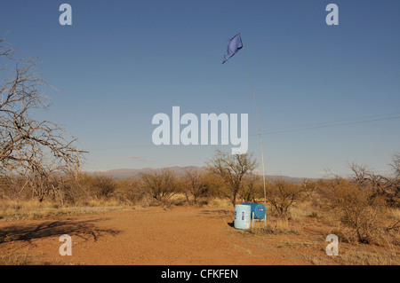 Eine Wasserstation durch Humane Grenzen liefert Wasser für papierlose Überquerung der Sonoran Wüste, Arizona, USA. Stockfoto