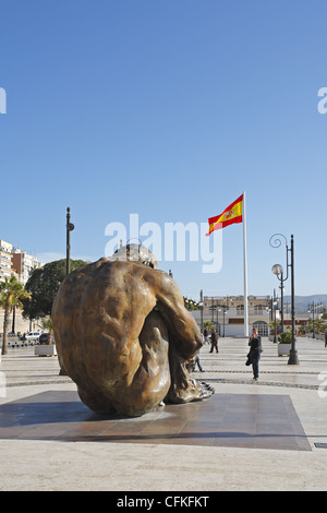 El Zulo (das Versteck) Skulptur, eine Hommage an die Opfer des Terrorismus durch Victor Ochoa, Cartagena, Spanien Stockfoto