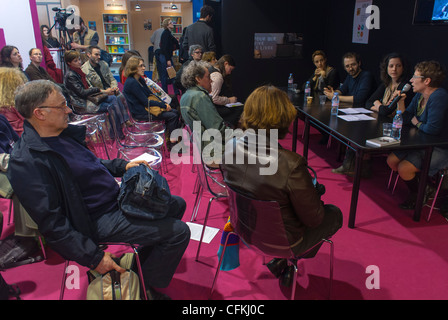 Paris, Frankreich, Teilnehmer des Geschäftstreffens zum Thema Lizenzgebühren (Droits d'Auteur) Salon du Livre, Buchmesse, Sprecher der Öffentlichkeit, Verlagswesen Stockfoto