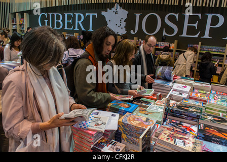 Paris, Frankreich, Menschenmassen Besuch des französischen „Salon du Livre“, Buchmesse, Bibliothek, Nationalversammlung frankreich, Verlagsgeschäft Stockfoto