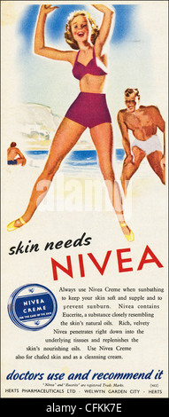 Original Magazin Werbung für die 1940er Jahre Ära Werbung NIVEA Haut Creme Stockfoto