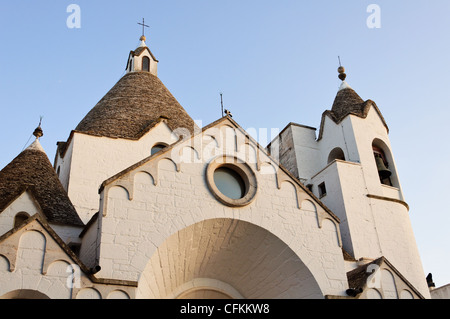 Trullo Kirche St. Antonio in Alberobello, Italien. Stockfoto