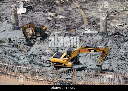 Mechanischen Bagger im Schlamm Stockfoto