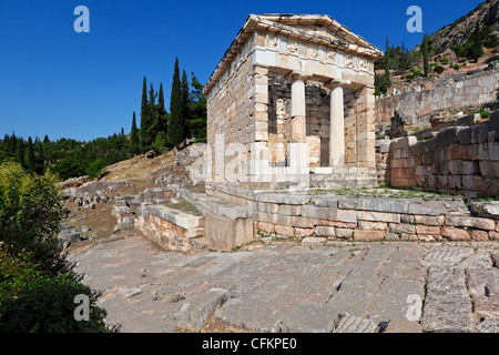 Schatzkammer der Athener (5. Jhdt. V. CHR.) in Delphi, Griechenland Stockfoto