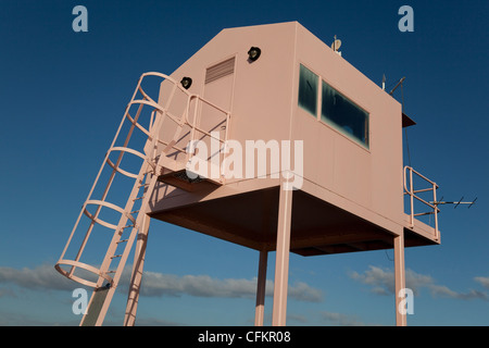 Die Rosa Hütte befindet sich auf der östlichen Mole auf Cardiff Bay Barrage Stockfoto