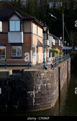 Am Wasser Eigenschaften in Penarth Marina, The Vale of Glamorgan, South Wales, UK Stockfoto