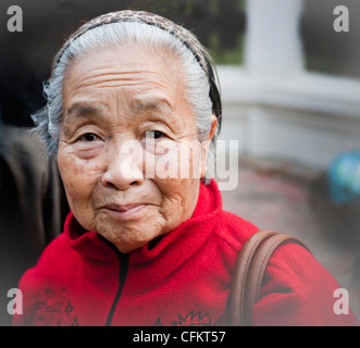 Porträt von Lao-Seniorin mit schönen Gesicht in Luang Prabang, Laos Stockfoto