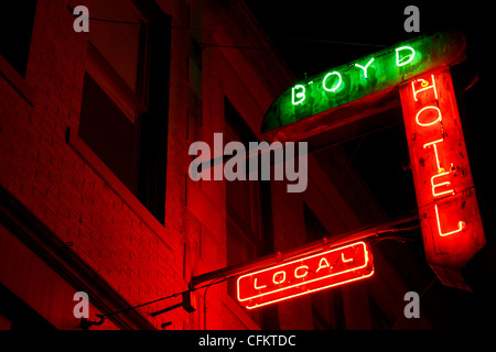 Neonlichter in Boyd Hotel in Deep Ellum (Dallas, Texas). Stockfoto