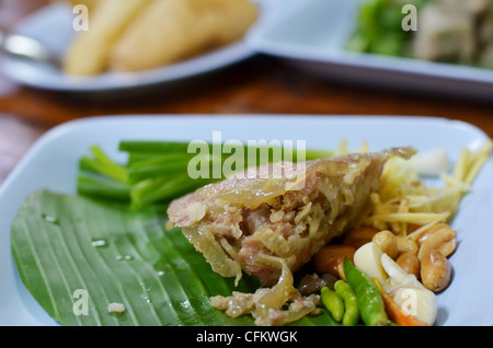 Nordöstlichen Thai-Stil essen Schweinefleisch Reis Knoblauch Zucker und Salz gemischt Stockfoto