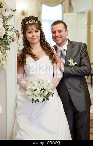 Junge kaukasischen russischen Hochzeitspaar Stockfoto
