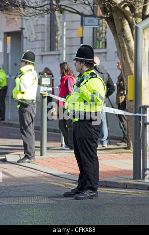 Polizisten bei einem Notfall-Training trainieren Sie im Stadtzentrum von Leeds Stockfoto